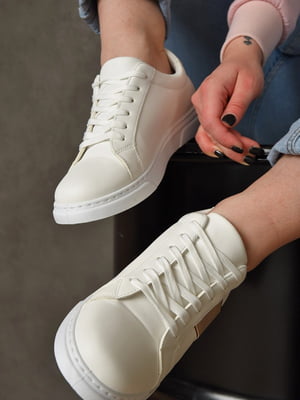 Кросівки білого кольору із золотистими вставками | 6491872