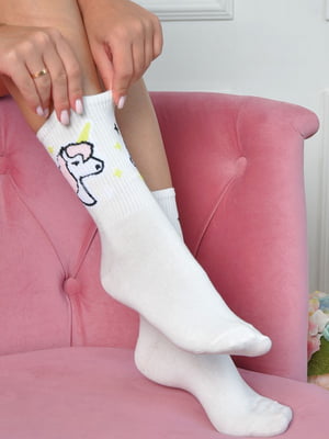 Шкарпетки високі білого кольору з малюнком | 6576567