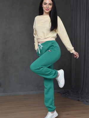 Спортивные штаны на флисе зеленого цвета | 6577151