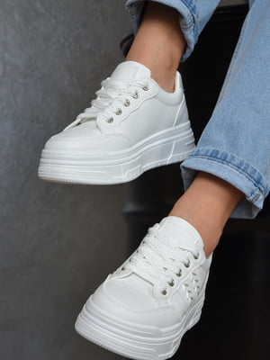 Кросівки білого кольору | 6577352