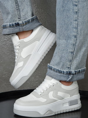 Кросівки біло-сірого кольору | 6577362