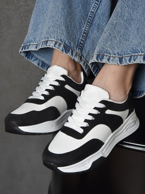 Кросівки чорно-білого кольору на шнурівці | 6577392
