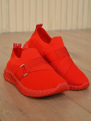 Кросівки червоного кольору, декоровані стразами | 6577839