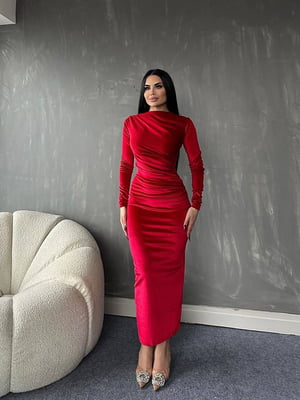 Оксамитова сукня-футляр червоного кольору | 6615370