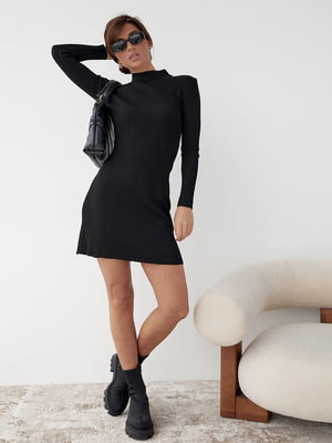 Базова чорна сукня-міні в рубчик | 6615902
