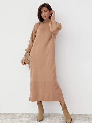 Длинное светло-коричневое платье oversize с разрезами | 6615905