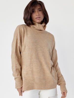 Светло-коричневый свитер oversize с разрезами по бокам | 6615917