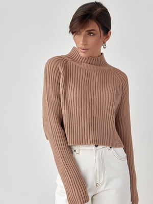 Короткий вязаный светло-коричневый свитер в рубчик с рукавами-регланами | 6616624
