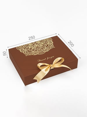Подарочная коробка с тиснением (20х25х5 см) коричневая | 6622036