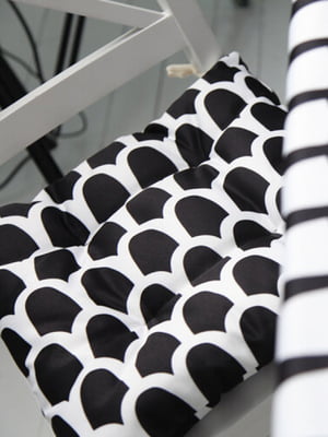 Подушка на стул черно-белая с узором | 6622465