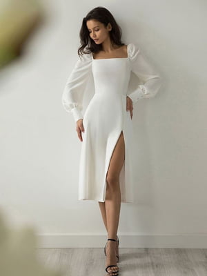 Платье белое с квадратным вырезом и разрезом по ноге | 6506193