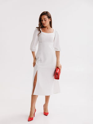 Сукня біла з квадратним вирізом і розрізом по нозі | 6506389