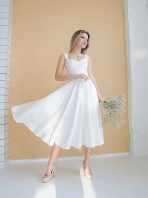 Нарядное платье-миди белого цвета | 6506439