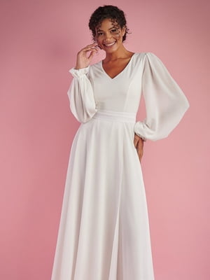 Вечірня шифонова сукня міді довжини білого кольору | 6629769