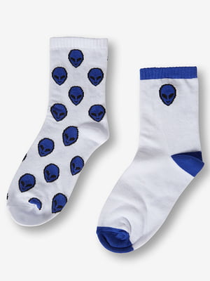 Високі білі шкарпетки у синій принт (2 пари) | 6255394