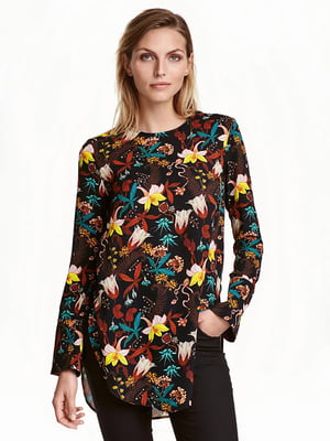 Удлиненная блуза в яркий цветочный принт | 6630563