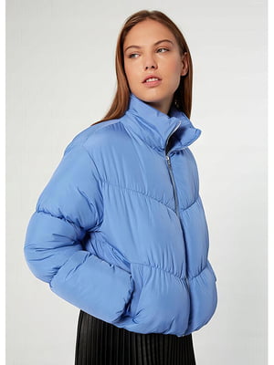 Голубая стеганая укороченая куртка-пуховик с карманами | 6631249