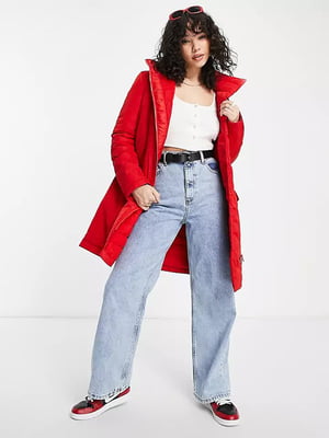 Удлиненная красная куртка с поясом | 6631555