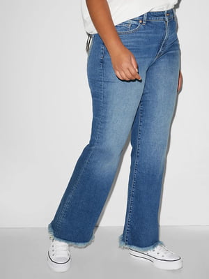 Прямі джинси блакитного кольору із необробленим низом | 6631780