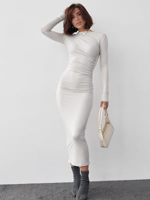 Силуетна сукня молочного кольору з драпіруванням | 6632196