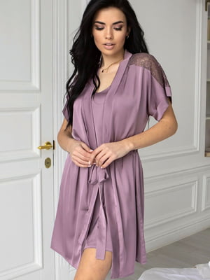 Блідо-фіолетовий шовковий халат з мереживними вставками | 6630208