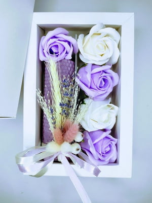 Подарунковий набір фіолетовий: свічка ручної роботи та мильні троянди | 6651815