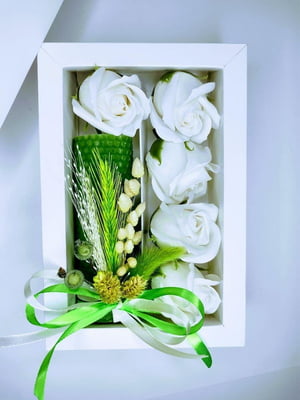 Подарунковий набір зелений: свічка ручної роботи та мильні троянди | 6651816