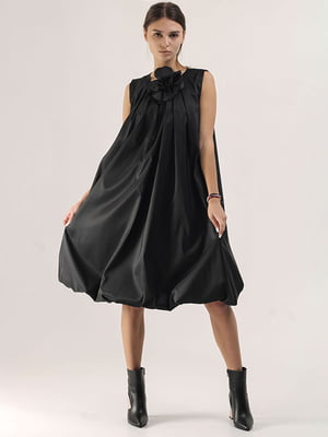 Черное А-силуэтное платье с объемным декоративным бантом | 6652860