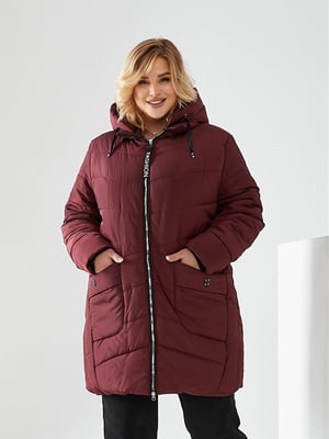 Зимова подовжена куртка з накладними кишенями кольору бордо  | 6653922