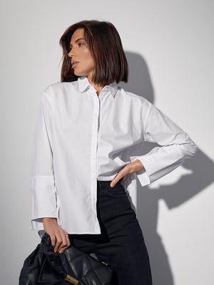 Белая удлиненная рубашка с широким манжетом | 6653616