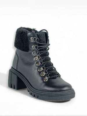 Зимние кожаные ботинки черного цвета | 6658908