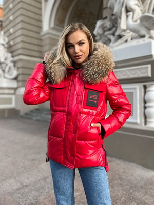 Зимова червона куртка з натуральним хутром єнота | 6659606