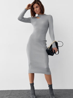 Сулеетне сіре плаття в рубчик з краплевидним вирізом | 6663972