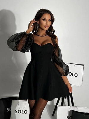 Чорна розкльошена міні-сукня з об'ємними рукавами з органзи та чашками | 6679164
