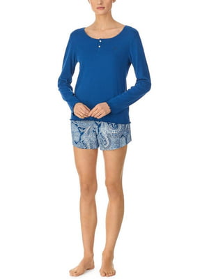 Пижама синего цвета: лонгслив и шорты в принт | 6685452