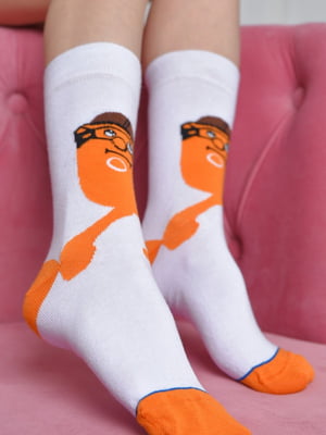 Носки высокие белые с оранжевым принтом | 6685714