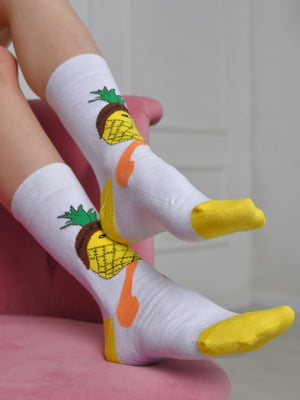 Шкарпетки високі білі з жовтим принтом | 6685715