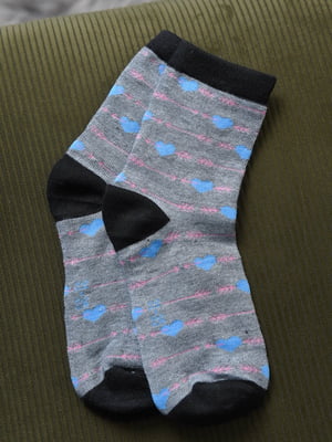 Шкарпетки сірого кольору з малюнком | 6685843
