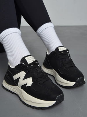 Кросівки чорного кольору на шнурівці | 6687238