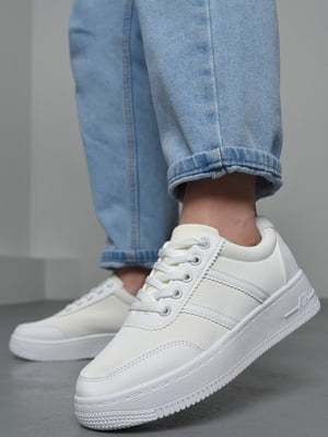 Кросівки білого-молочного кольору на шнурівці | 6687240
