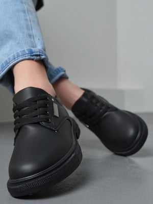 Туфлі чорного кольору на шнурівці | 6687898