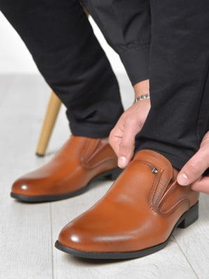 Туфлі коричневого кольору | 6688183