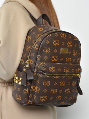 Рюкзак коричневого кольору з принтом | 6688484