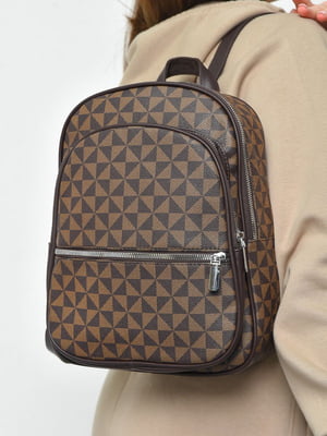 Рюкзак коричневого кольору з геометричним принтом | 6688490