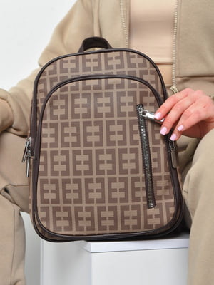 Рюкзак коричневого кольору з принтом | 6688496