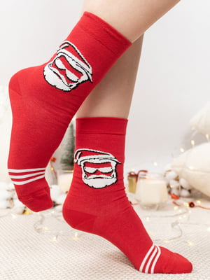 Носки новогодние красного цвета  с оригинальным принтом "Santa" | 6698032
