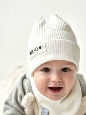 Комплект молочного кольору: шапка з закотом і шарф-хомут | 6701278