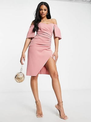 Платье розовое с открытыми плечами и оригинальным рукавом | 6699136