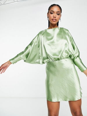 Яркое зеленое мини-платье с открытой спиной и свободными рукавами | 6699391