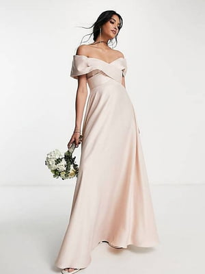 Длинное розовое платье с открытым декольте | 6699395